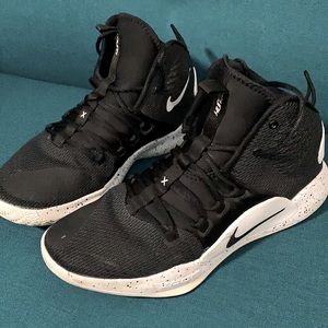 Nike Hyperdunk X Basketball Shoe